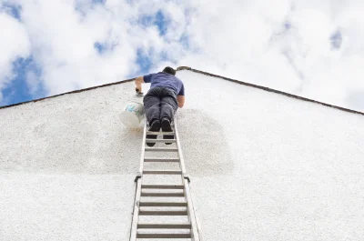 Peinture extérieure à la Bénisson-Dieu — façades et ravalement